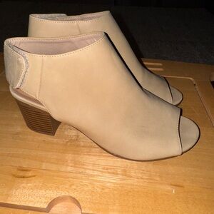 Elegant Tan Peep-Toe Ankle Boots